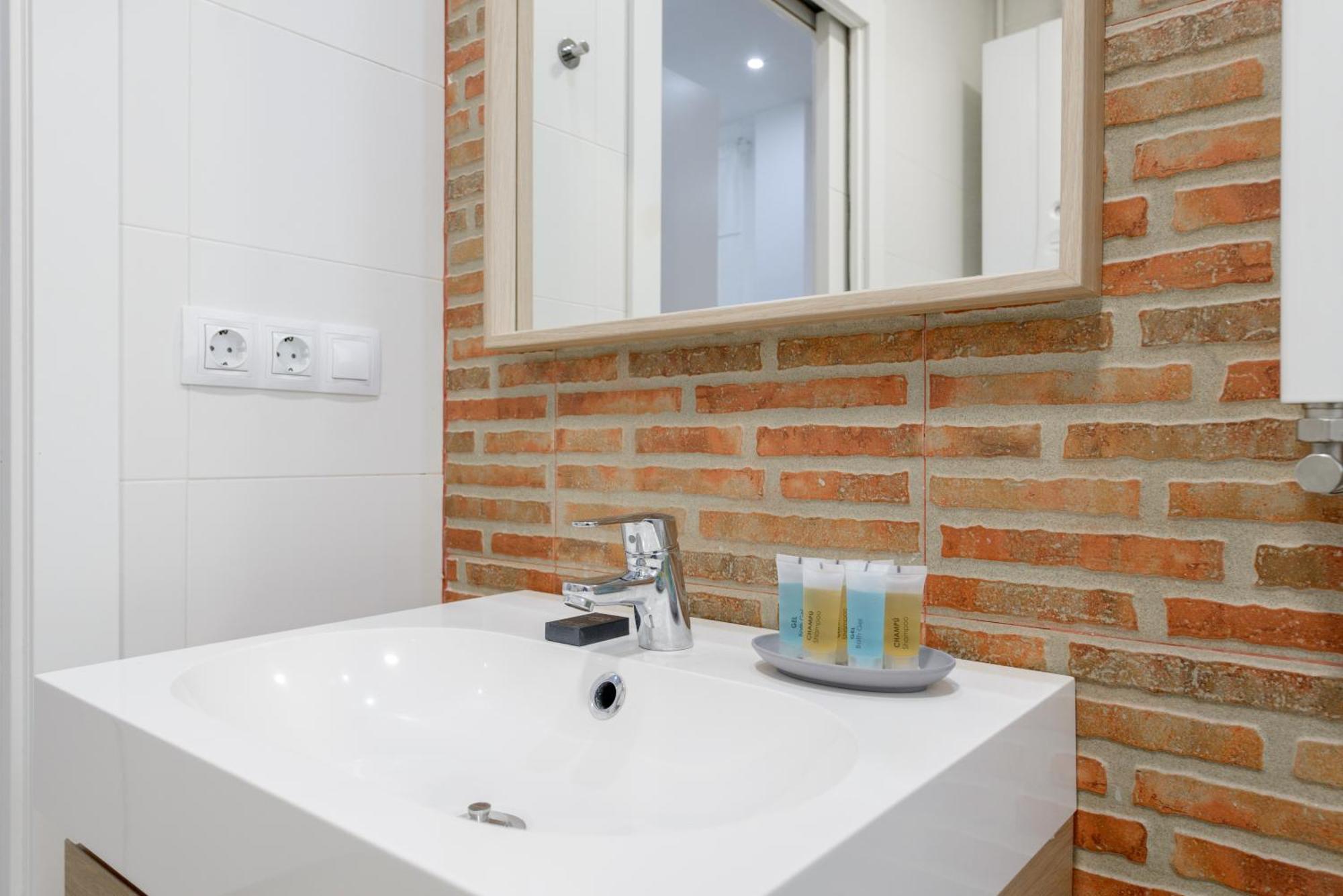 Avila Calle, Precioso Estudio En Santiago Bernabeu-Estrecho En Segundo Piso Sin Ascensor Apartment Мадрид Екстериор снимка